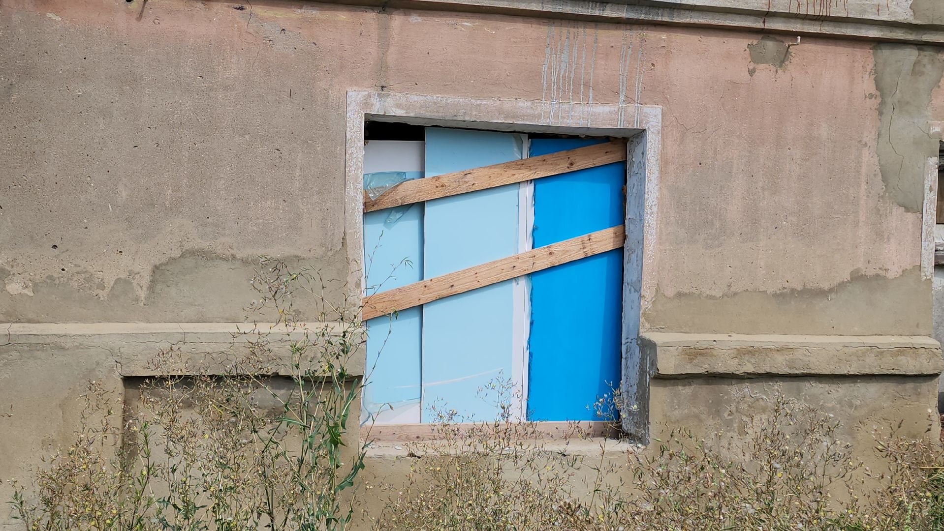 кашира, демонтаж, аварийный дом, снос дома, расселение аварийного жилья, экскаватор,