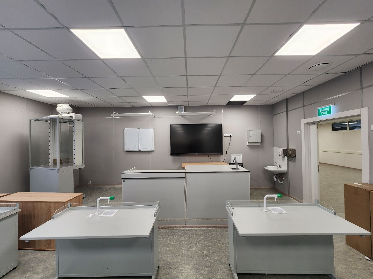 чехов, школа 3, пристройка к школе, строительство , внутренняя отделка , классы, кабинеты, оборудование , мебель ,инженерные сети, уборка помещений, госпрограмма московской области,  губернатор подмосковья,