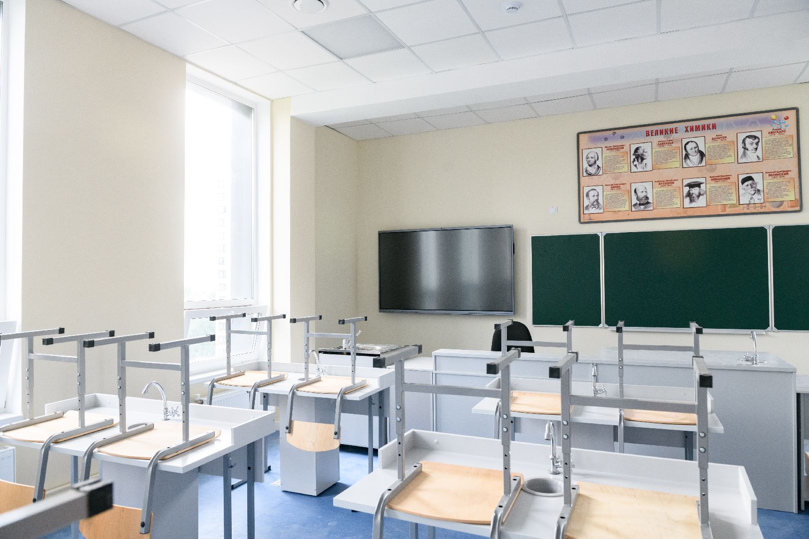 образование, лыткарино, гимназия 4, интерактивные панели, сверлильный станок, верстаки, трудовое обучение,