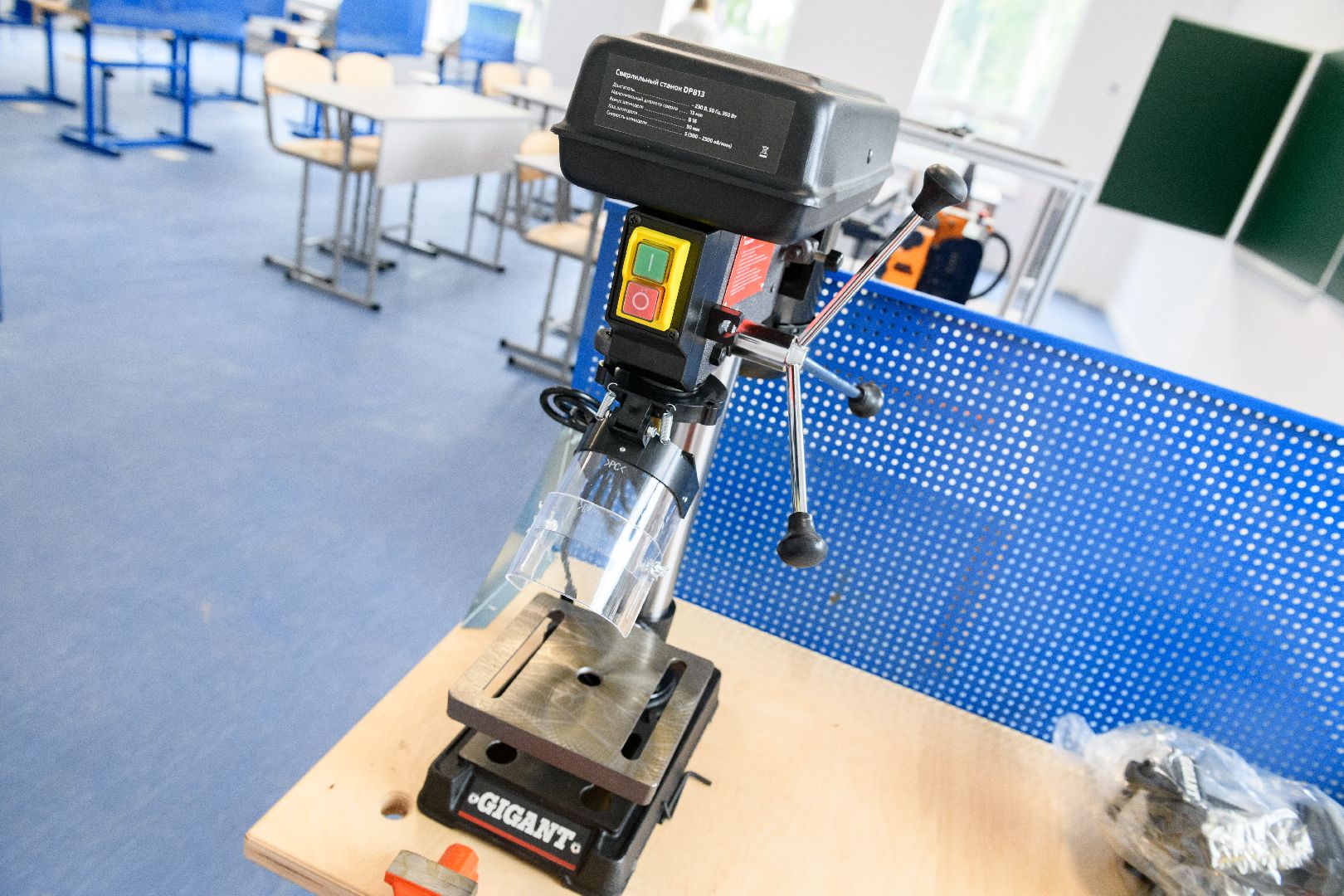 образование, лыткарино, гимназия 4, интерактивные панели, сверлильный станок, верстаки, трудовое обучение,