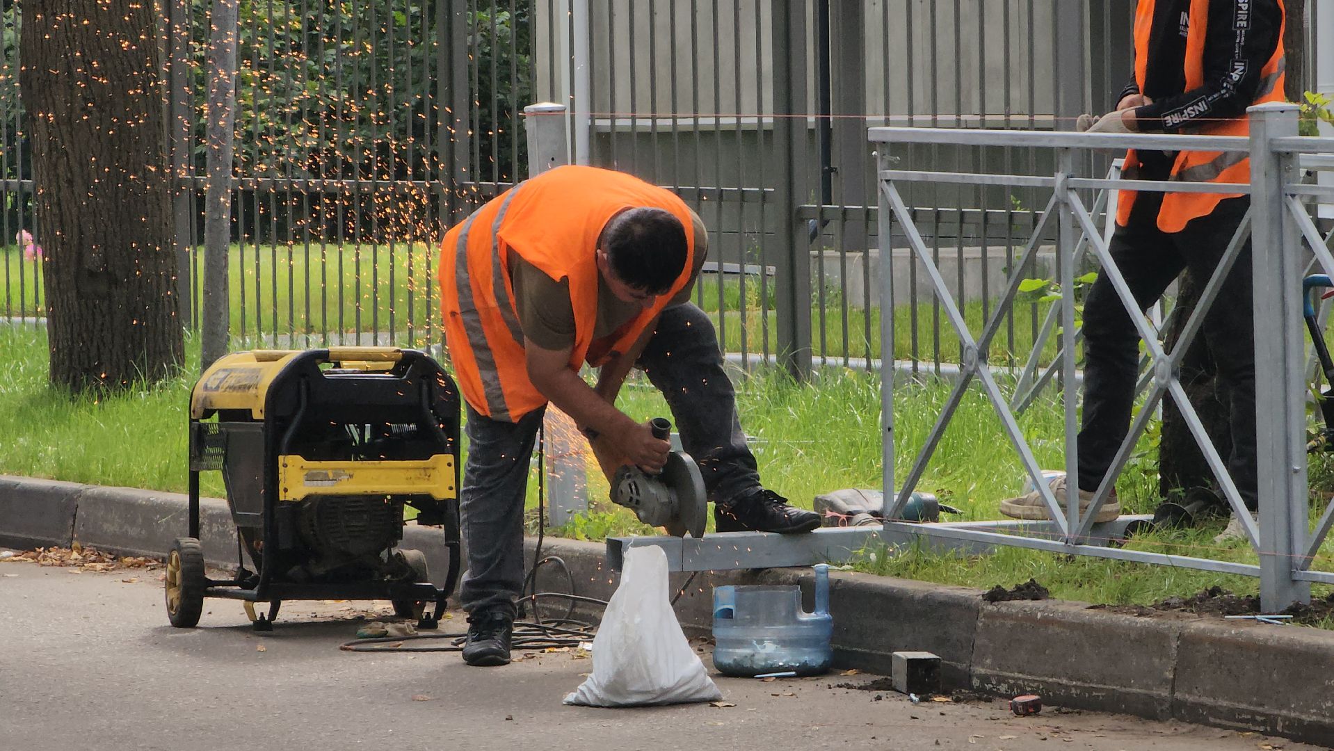 дорожные ограждения, пешеходный переход, Лобня , образовательные учреждения,