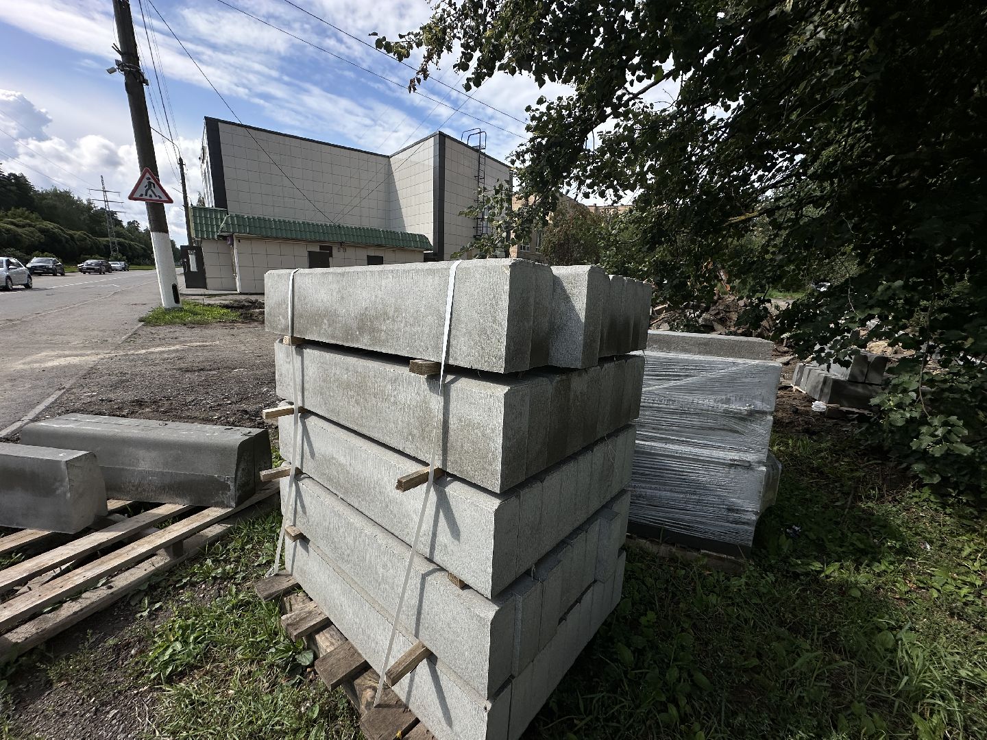 благоустройство, благоустройство двора, красноармейск, пушкинский городской округ, бордюрный камень, асфальтирование дворов,