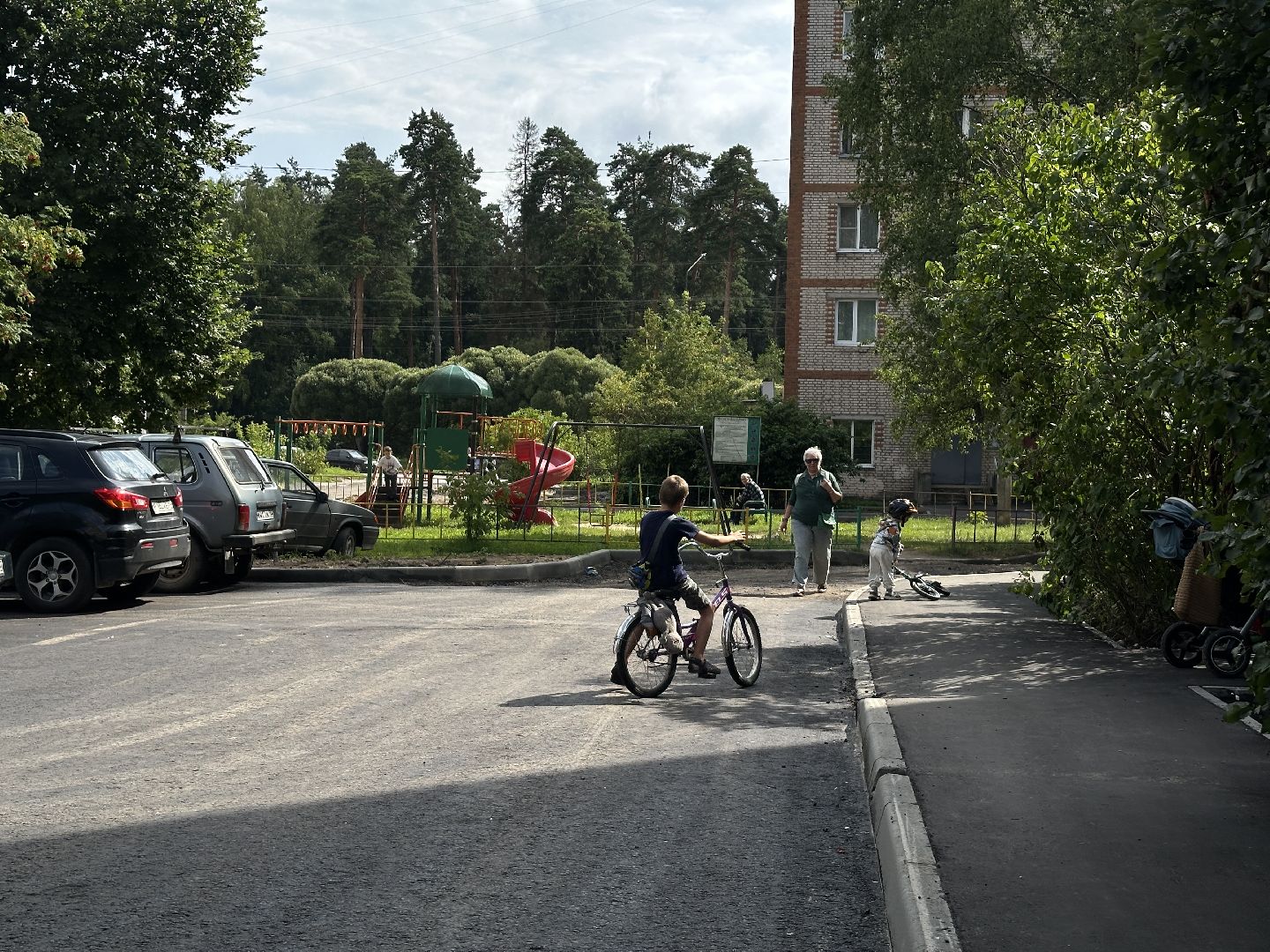 благоустройство, благоустройство двора, красноармейск, пушкинский городской округ, бордюрный камень, асфальтирование дворов,