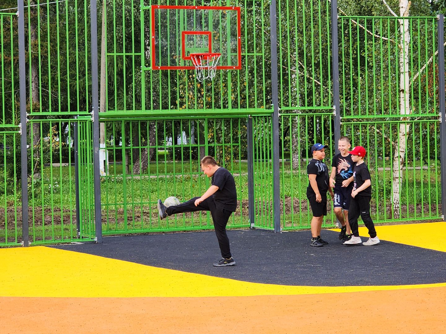 чехов, улица чехова 45, дк дружба, спортивная и детская площадка, игровой комплекс, обновление, модернизация, поле для баскетбола и мини-футбола, качели горки лазалки,  воркаут, зоны отдыха, губернаторская программа наше подмосковье, госпрограмма московской области, благоустройство, формирование комфортной городской среды,пешеходные дорожки, озеленение,