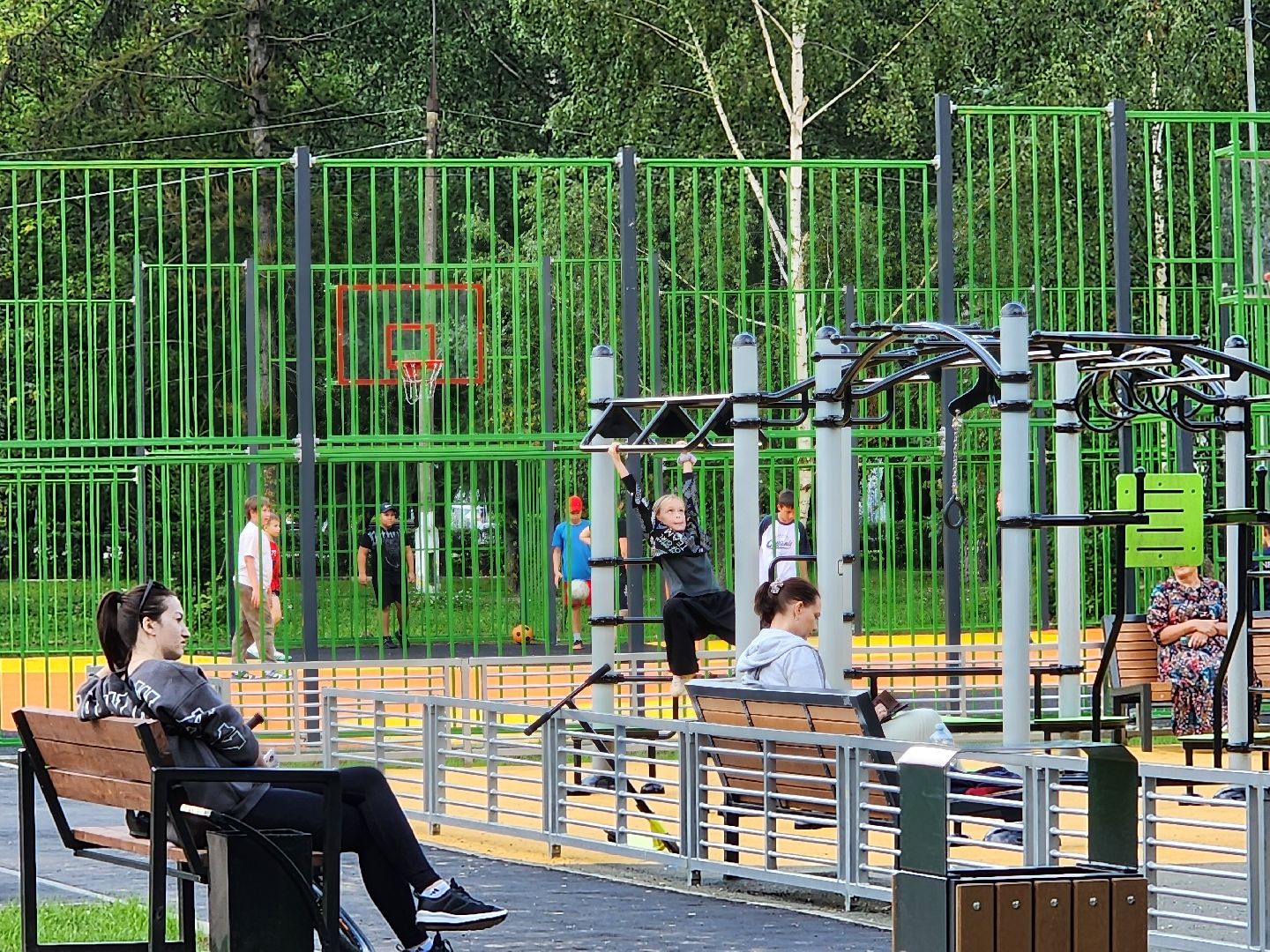 чехов, улица чехова 45, дк дружба, спортивная и детская площадка, игровой комплекс, обновление, модернизация, поле для баскетбола и мини-футбола, качели горки лазалки,  воркаут, зоны отдыха, губернаторская программа наше подмосковье, госпрограмма московской области, благоустройство, формирование комфортной городской среды,пешеходные дорожки, озеленение,