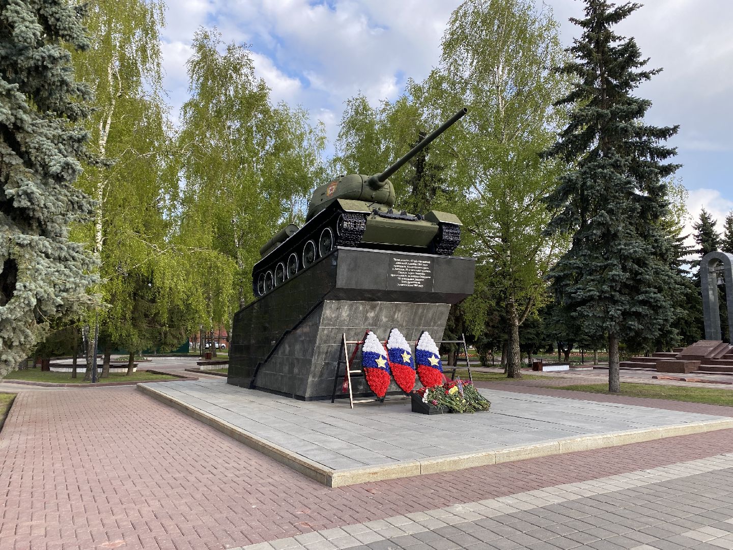 Чехов, ВОВ, День победы, постамент, танк, аллея героев, праздник