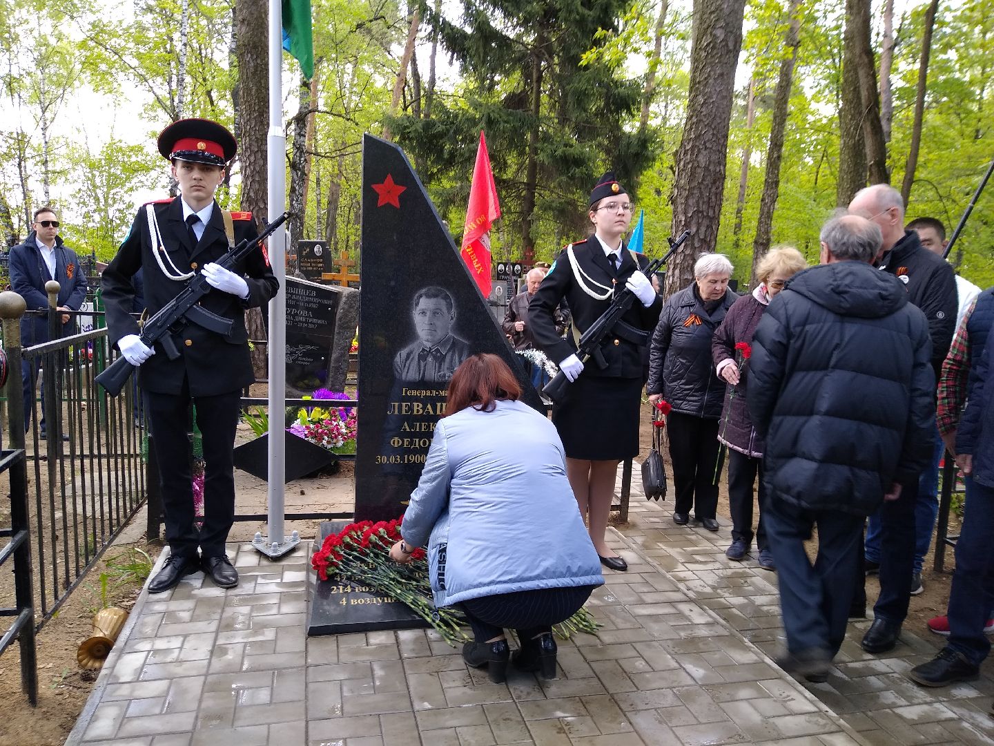 Раменское, общество, возложение цветов, памятник Левашову