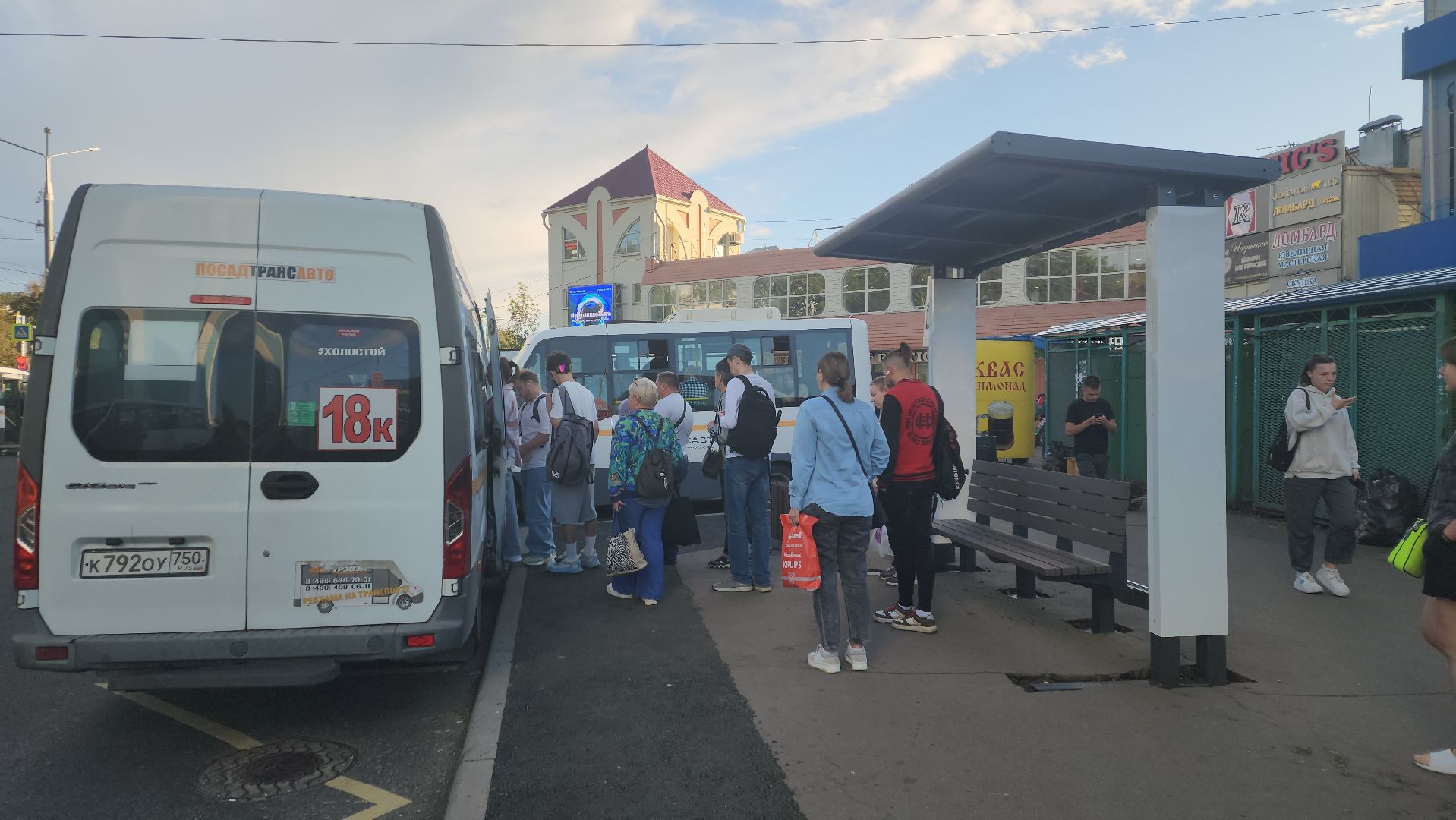 вертикалки, пушкино, вокзал, остановка, остановочный павильон, общественный транспорт,пассажиры,дорожный ремонт, привокзальная площадь,