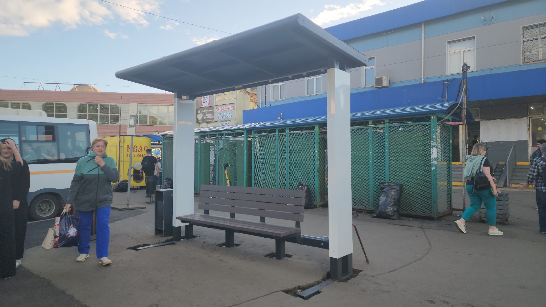 вертикалки, пушкино, вокзал, остановка, остановочный павильон, общественный транспорт,пассажиры,дорожный ремонт, привокзальная площадь,