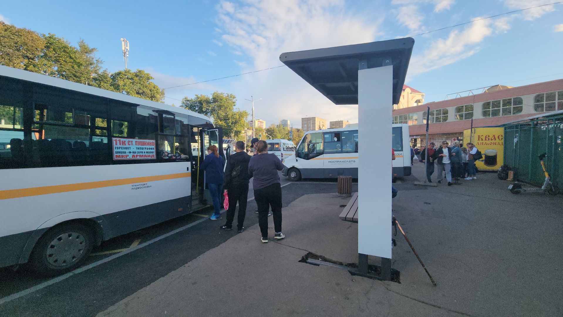 вертикалки, пушкино, вокзал, остановка, остановочный павильон, общественный транспорт,пассажиры,дорожный ремонт, привокзальная площадь,