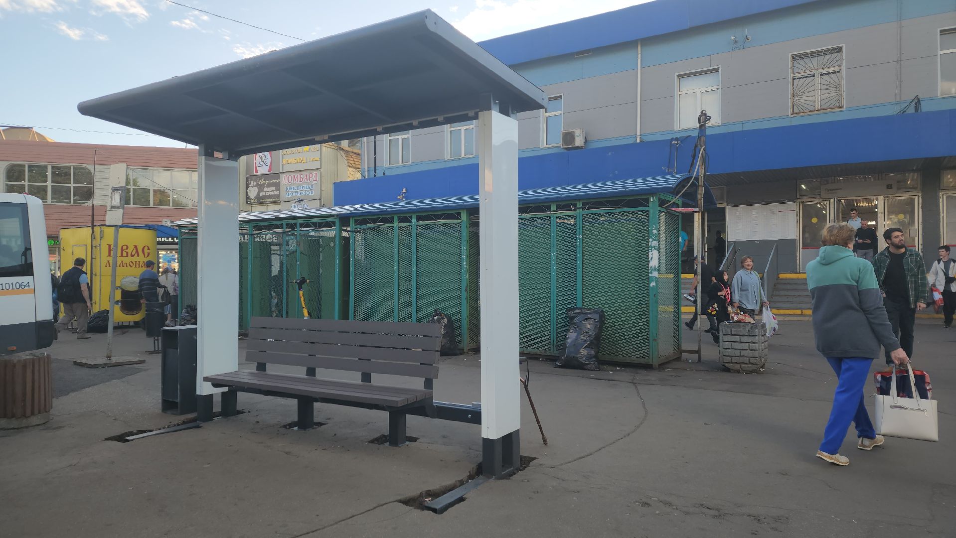 вертикалки, пушкино, вокзал, остановка, остановочный павильон, общественный транспорт,пассажиры,дорожный ремонт, привокзальная площадь,