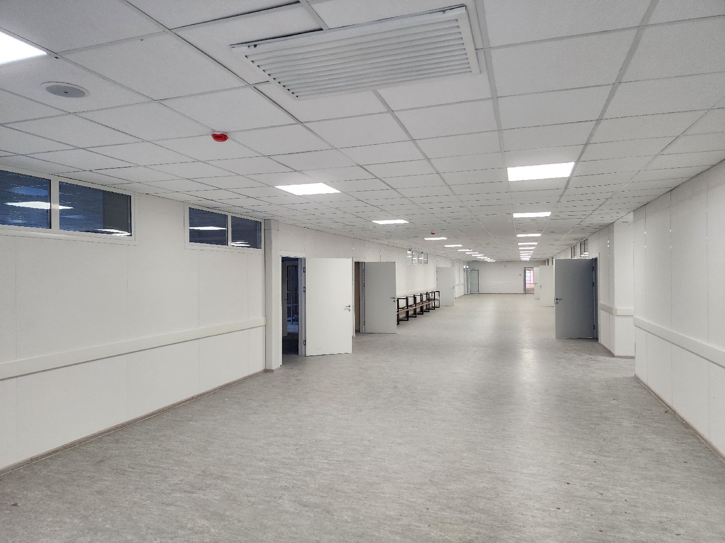 чехов, школа 3, пристройка на 200 мест, строительство, прокладка инженерных сетей, внутренние и внешние коммуникации, отопление, водоснабжение, канализация, электроснабжение, слаботочные сети, пуско-наладочные работы, губернатор подмосковья, госпрограмма московской области,