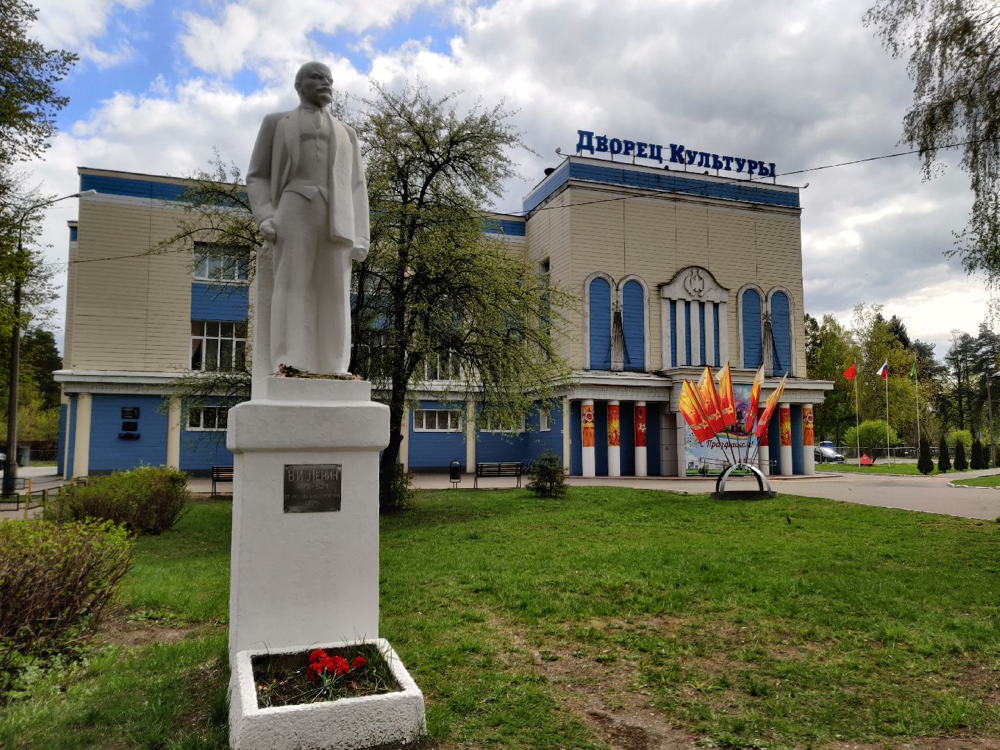 Красноармейск, Пушкинский, площадь победы, цветы на клумбах, украсили город,