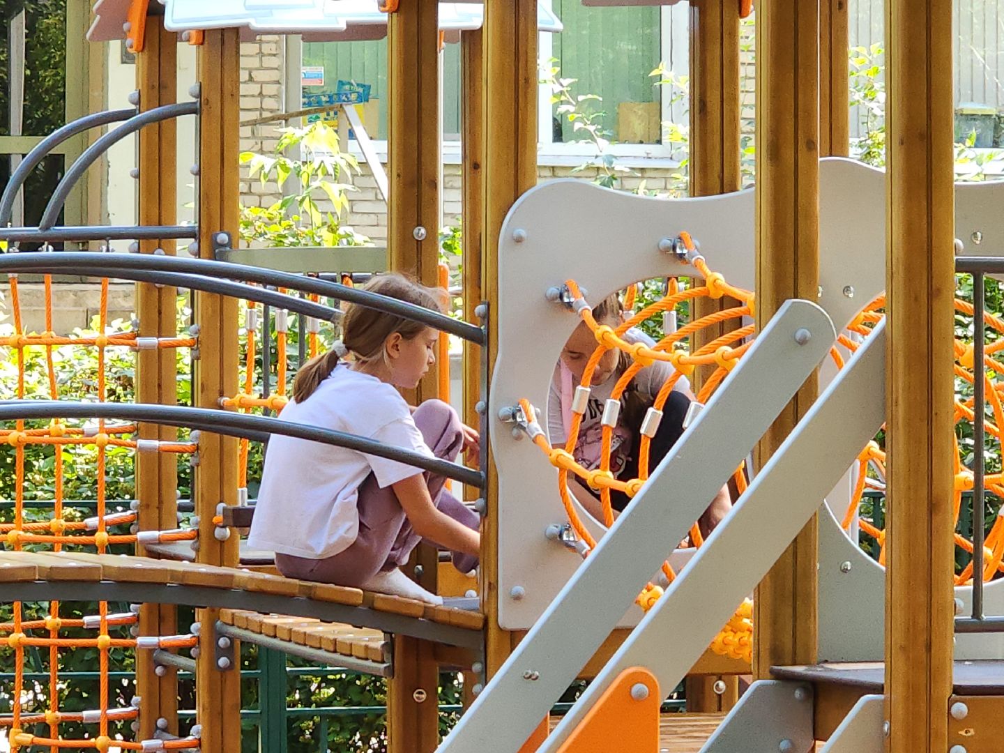 чехов, улица чехова 20,  новая детская площадка, игровой комплекс, качели горки карусели лазалки, мягкое резиновое покрытие, лавочки и урны, уличное освещение, госпрограмма московской области, формирование комфортной городской среды,благоустройство,