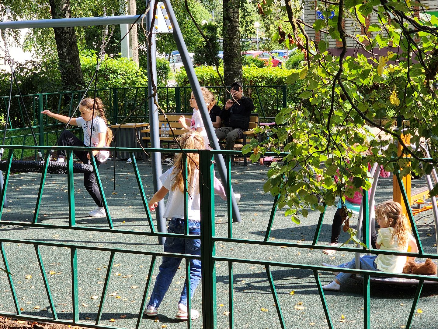 чехов, улица чехова 20,  новая детская площадка, игровой комплекс, качели горки карусели лазалки, мягкое резиновое покрытие, лавочки и урны, уличное освещение, госпрограмма московской области, формирование комфортной городской среды,благоустройство,