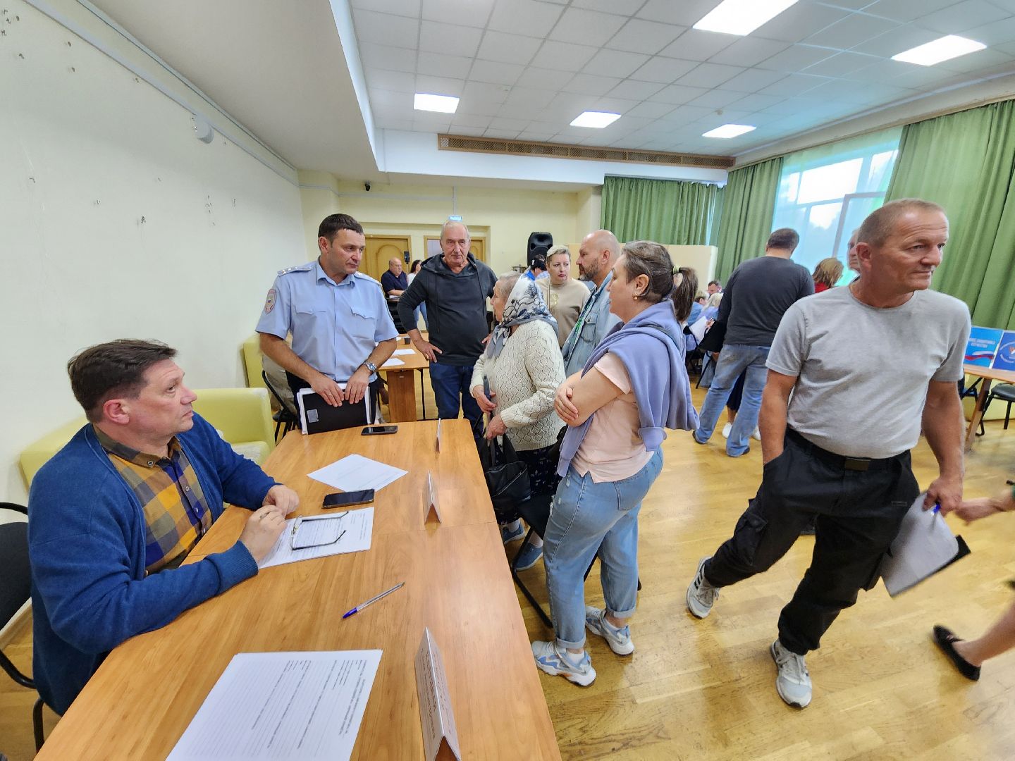 чехов,деревня манушкино, дк русь, выездная администрация, встреча с жителями, обращения граждан, ремонт проезда, улицы елецкая и ступинская, дорожный ремонт, сделать переходное или твердое покрытие, содержание дорог, мбу чеховское благоустройство, коллективное обращение жителей,