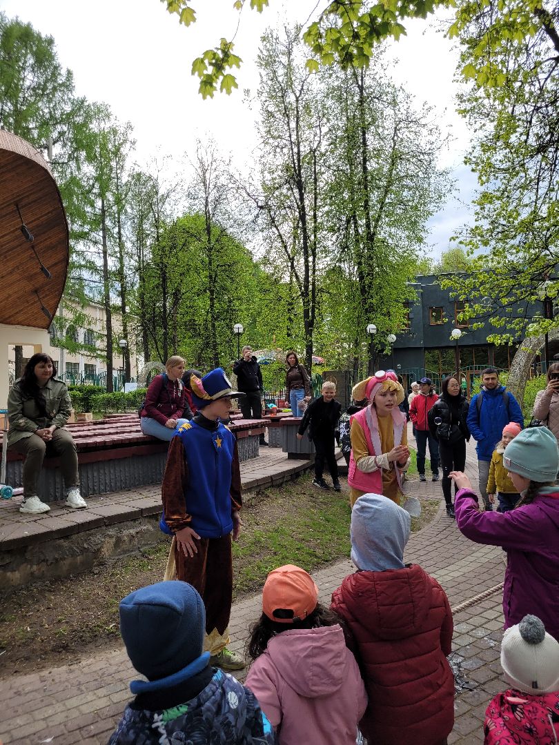 дети: парки; праздник; мыльные пузыри; победный май