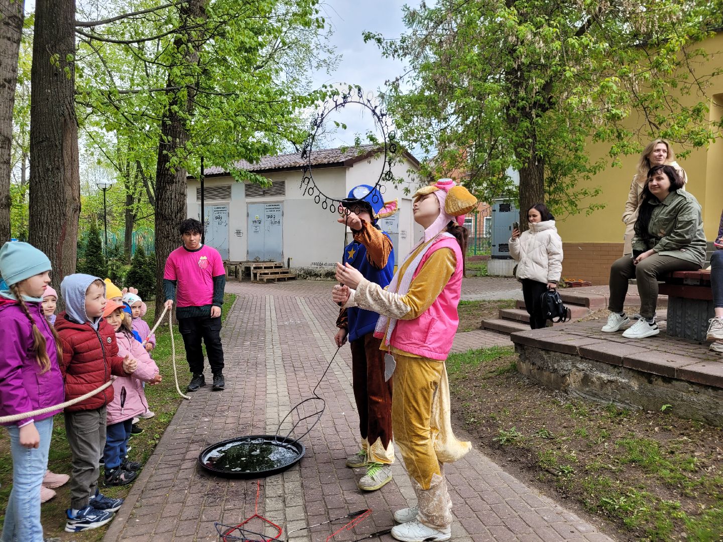 дети: парки; праздник; мыльные пузыри; победный май