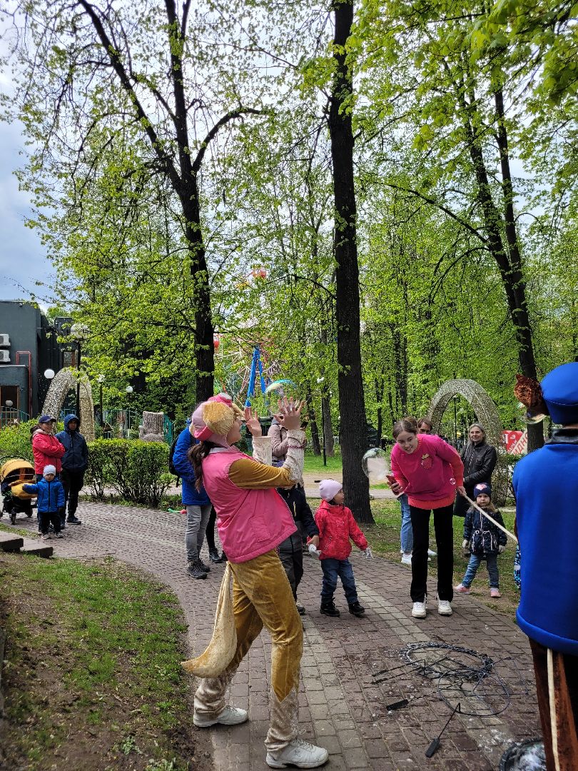 дети: парки; праздник; мыльные пузыри; победный май