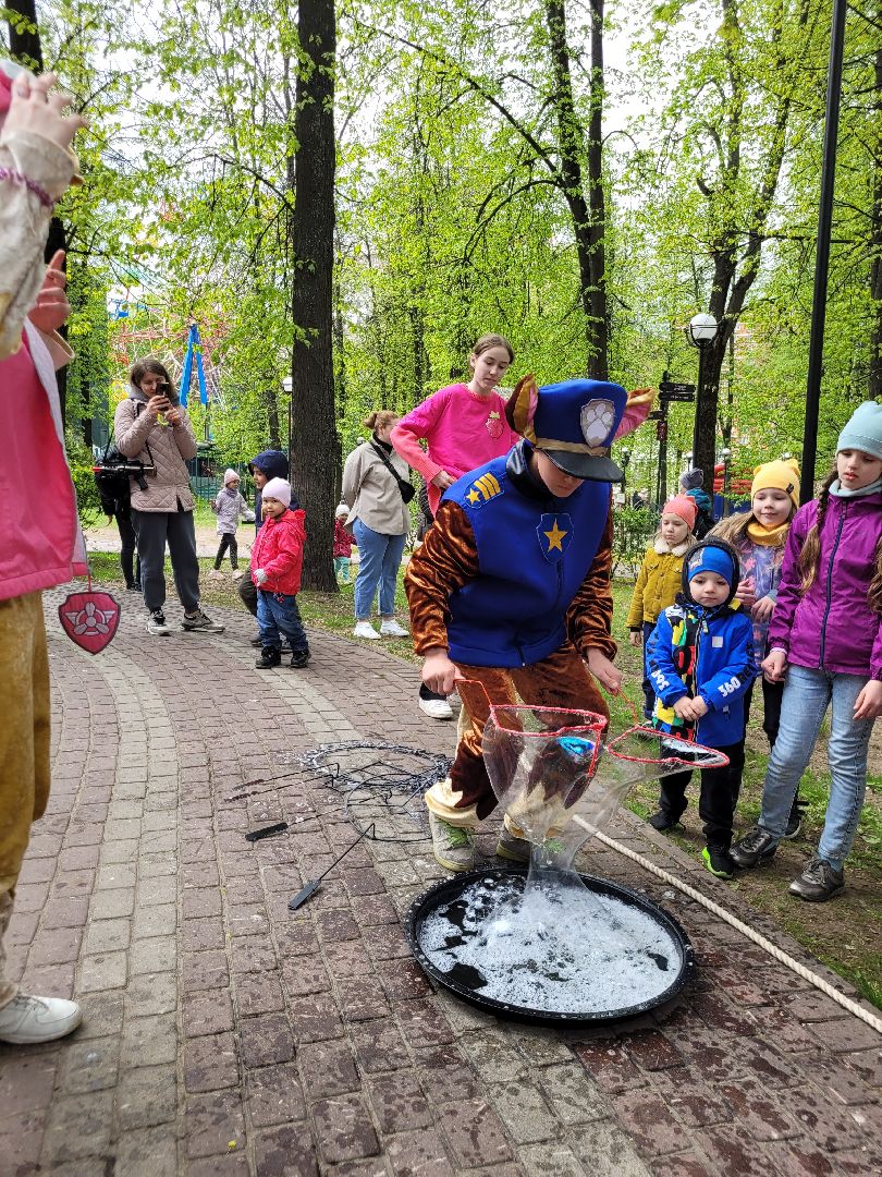 дети: парки; праздник; мыльные пузыри; победный май