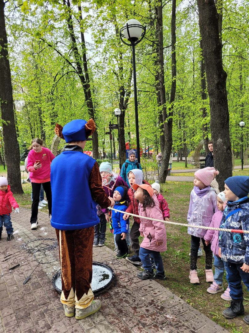 дети: парки; праздник; мыльные пузыри; победный май