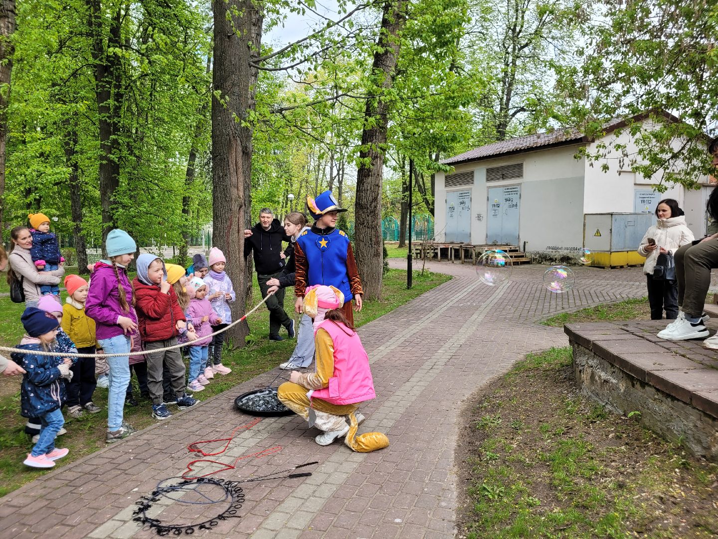 дети: парки; праздник; мыльные пузыри; победный май