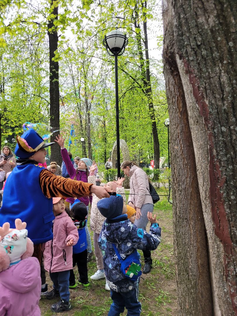 дети: парки; праздник; мыльные пузыри; победный май