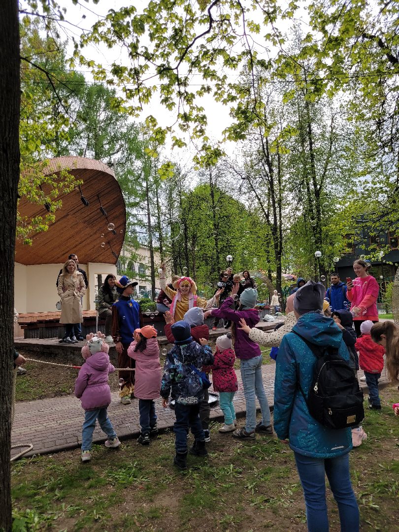 дети: парки; праздник; мыльные пузыри; победный май