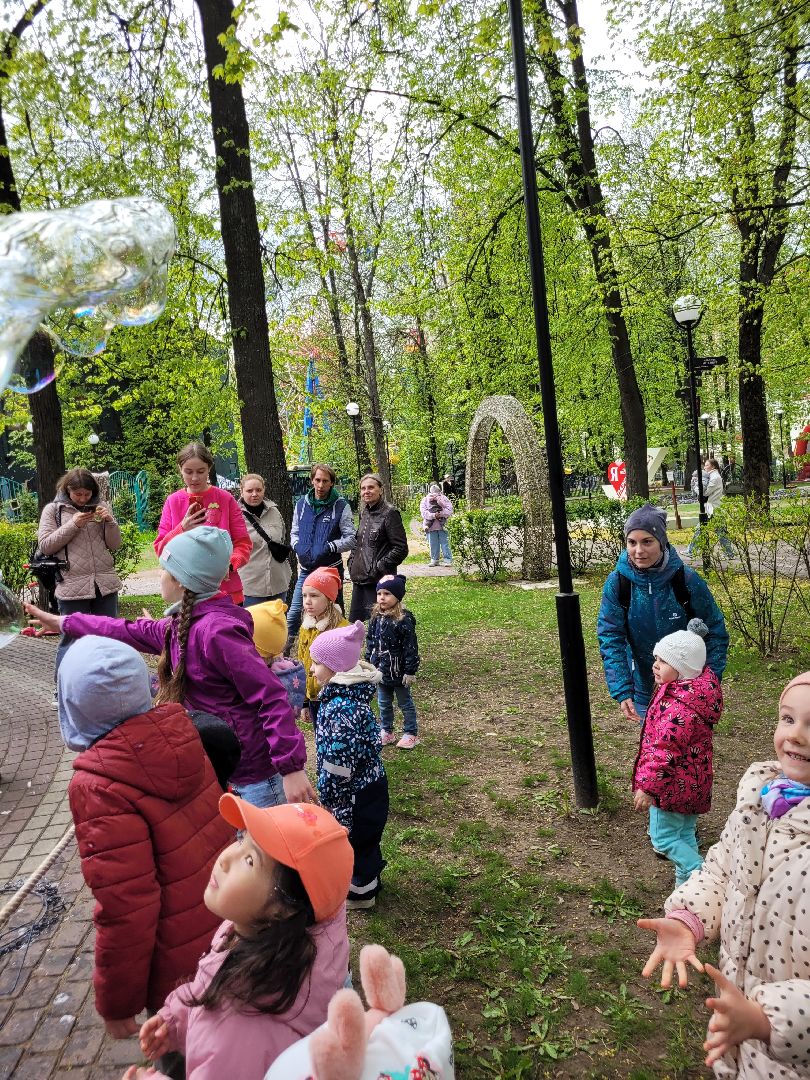 дети: парки; праздник; мыльные пузыри; победный май