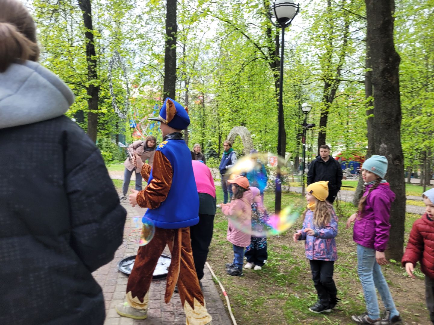 дети: парки; праздник; мыльные пузыри; победный май