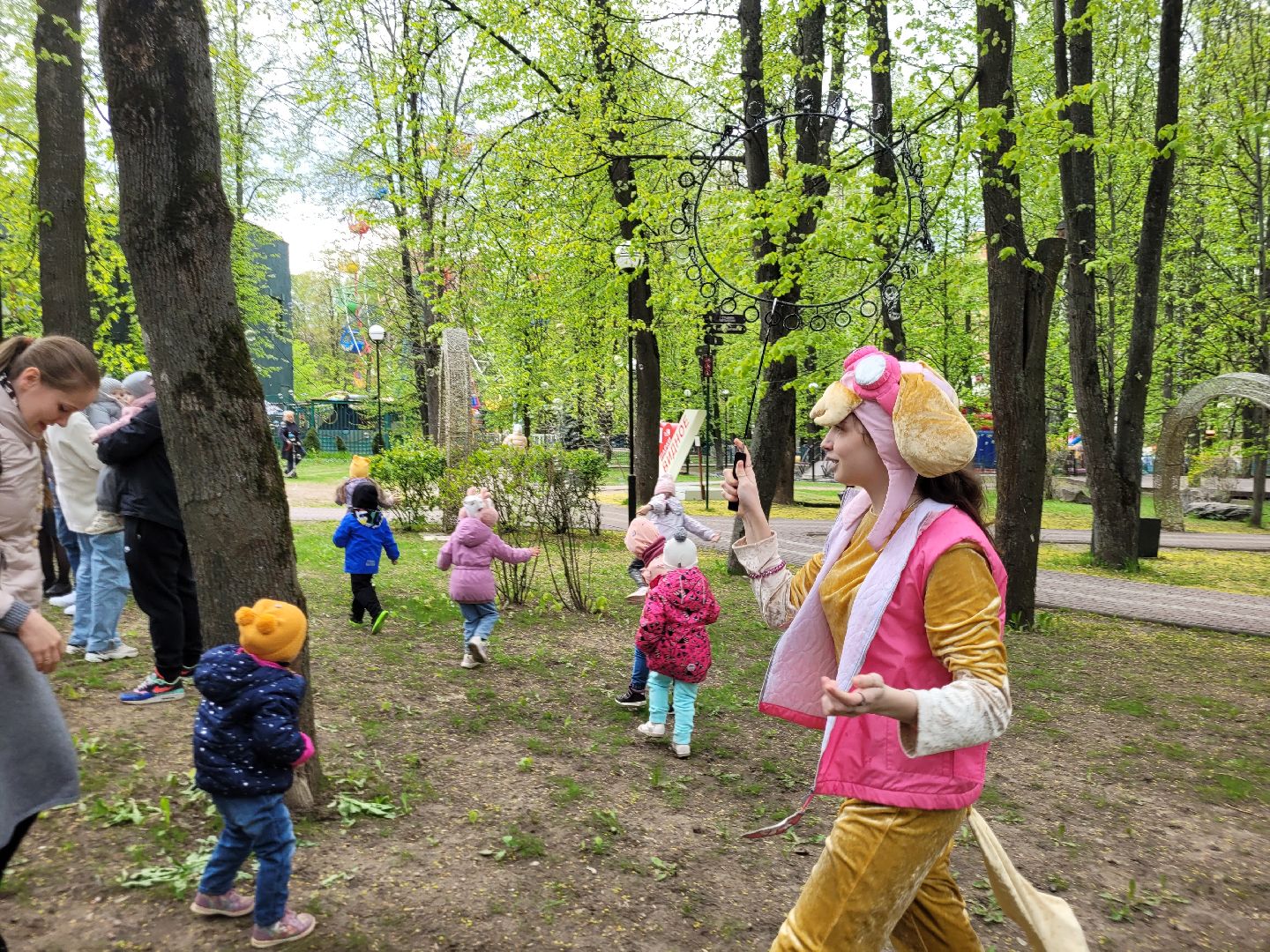 дети: парки; праздник; мыльные пузыри; победный май