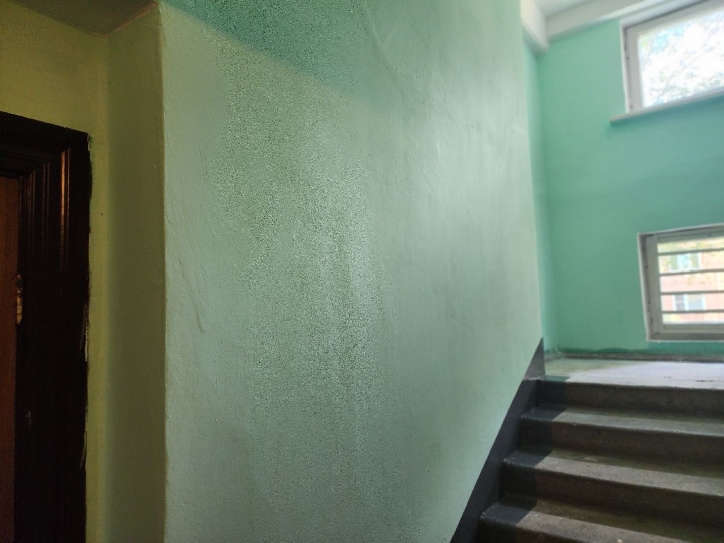 королёв, благоустройство ,  обновленный подъезд на улице Тихомировой,