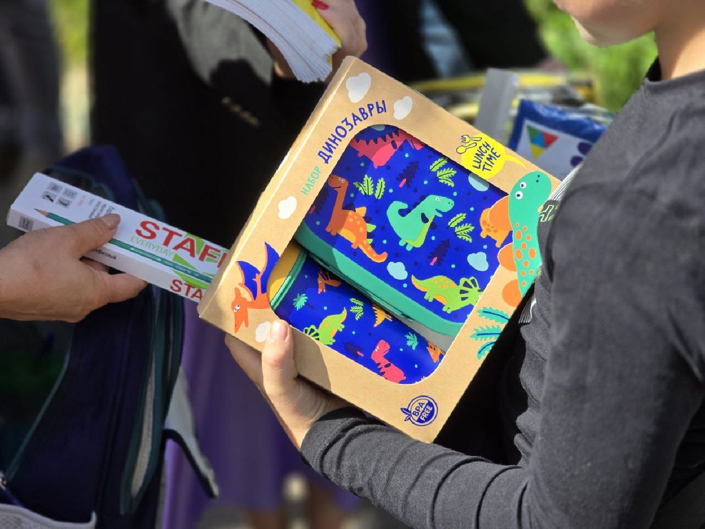 можайск, можайский муниципальный округ, подмосковье, 1 сентября, общество, рюкзаки , губернатор мо,  подарки от губернатора,