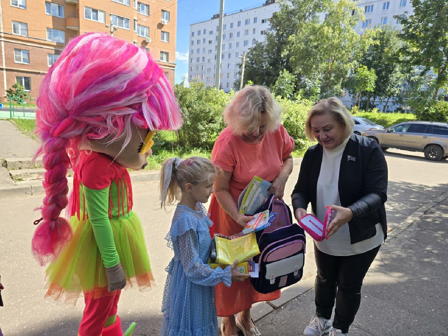 можайск, можайский муниципальный округ, подмосковье, 1 сентября, общество, рюкзаки , губернатор мо,  подарки от губернатора,