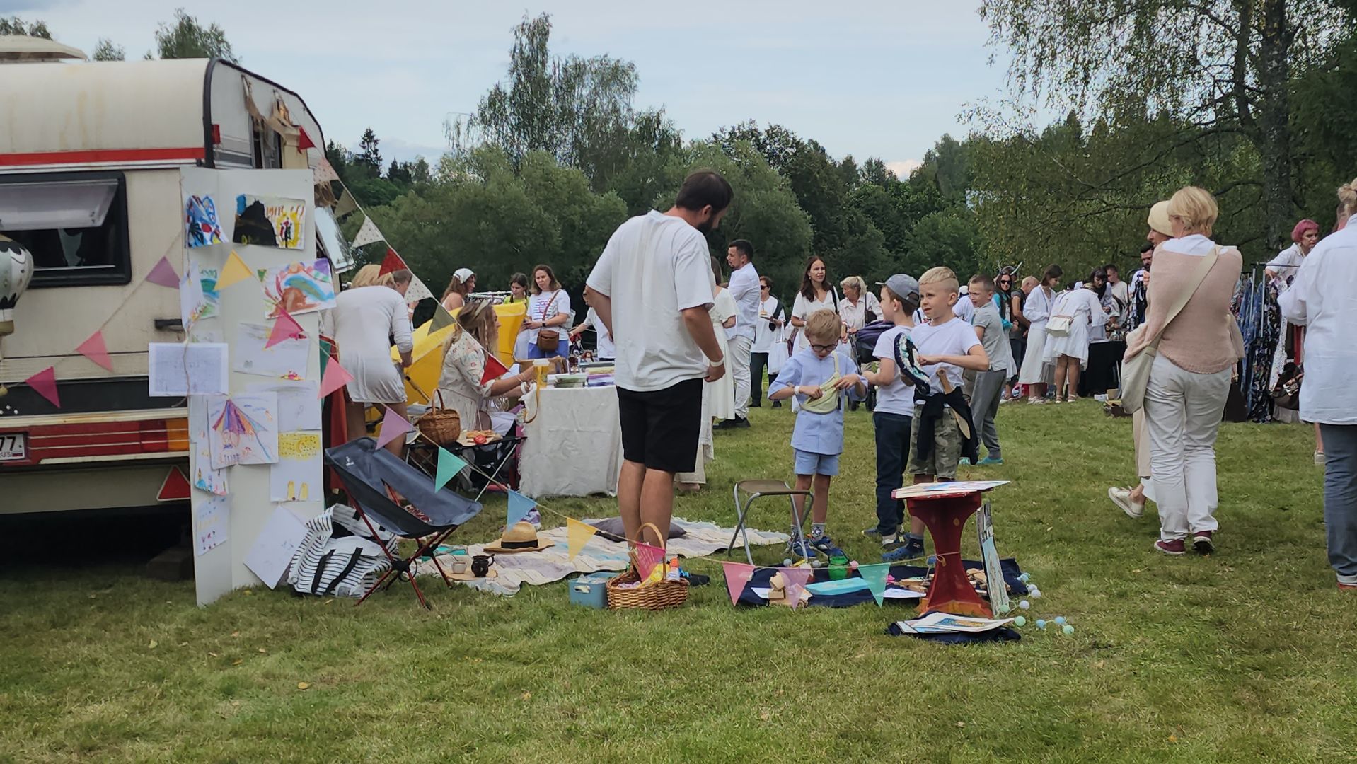 сергиево-посадский городской округ, деревня глебово, Поместье Клу, Белая чердачная барахолка , Барахолка , хоровод,