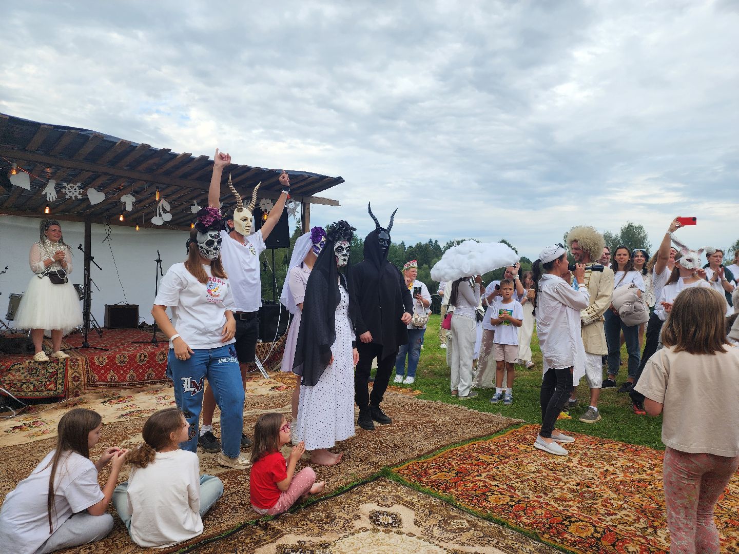 сергиево-посадский городской округ, деревня глебово, Поместье Клу, Белая чердачная барахолка , Барахолка , хоровод,