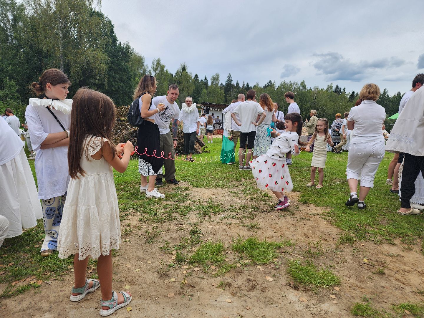 сергиево-посадский городской округ, деревня глебово, Поместье Клу, Белая чердачная барахолка , Барахолка , хоровод,