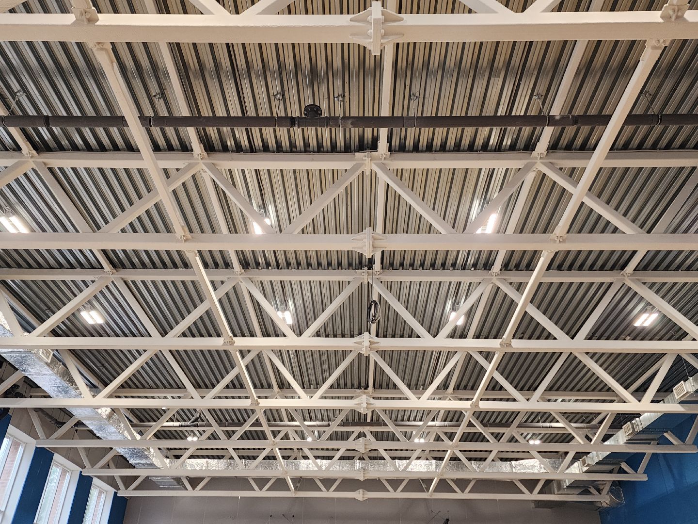 чехов, школа 3, пристройка на 200 мест, строительство, спортивные залы, актовый зал, читальный зал, оборудование, оснащение, техника, уборка, чистка окон, госпрограмма московской области, губернатор подмосковья,