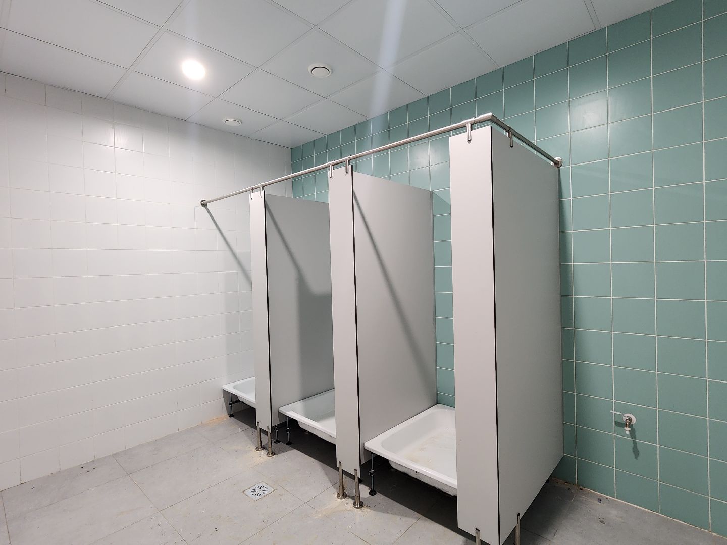 чехов, школа 3, пристройка на 200 мест, строительство, спортивные залы, актовый зал, читальный зал, оборудование, оснащение, техника, уборка, чистка окон, госпрограмма московской области, губернатор подмосковья,