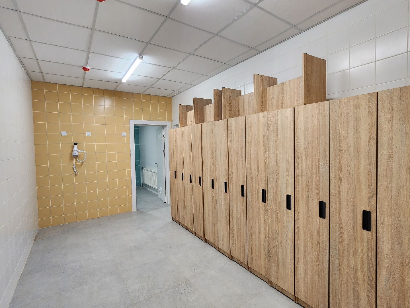 чехов, школа 3, пристройка на 200 мест, строительство, спортивные залы, актовый зал, читальный зал, оборудование, оснащение, техника, уборка, чистка окон, госпрограмма московской области, губернатор подмосковья,