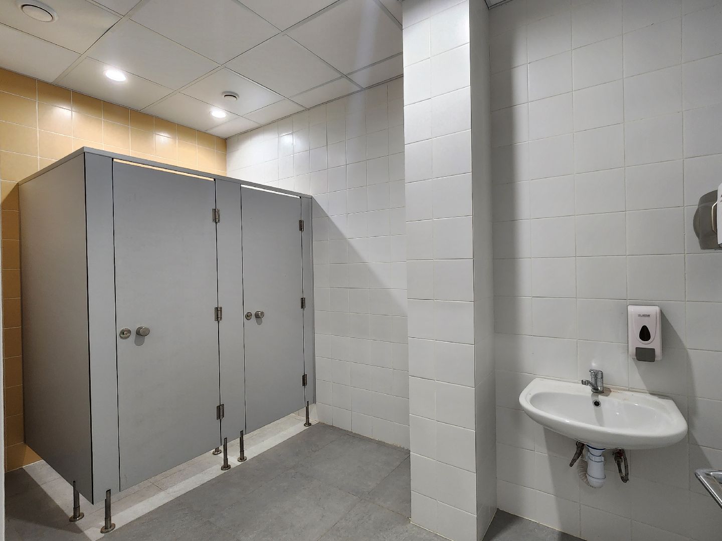 чехов, школа 3, пристройка на 200 мест, строительство, спортивные залы, актовый зал, читальный зал, оборудование, оснащение, техника, уборка, чистка окон, госпрограмма московской области, губернатор подмосковья,