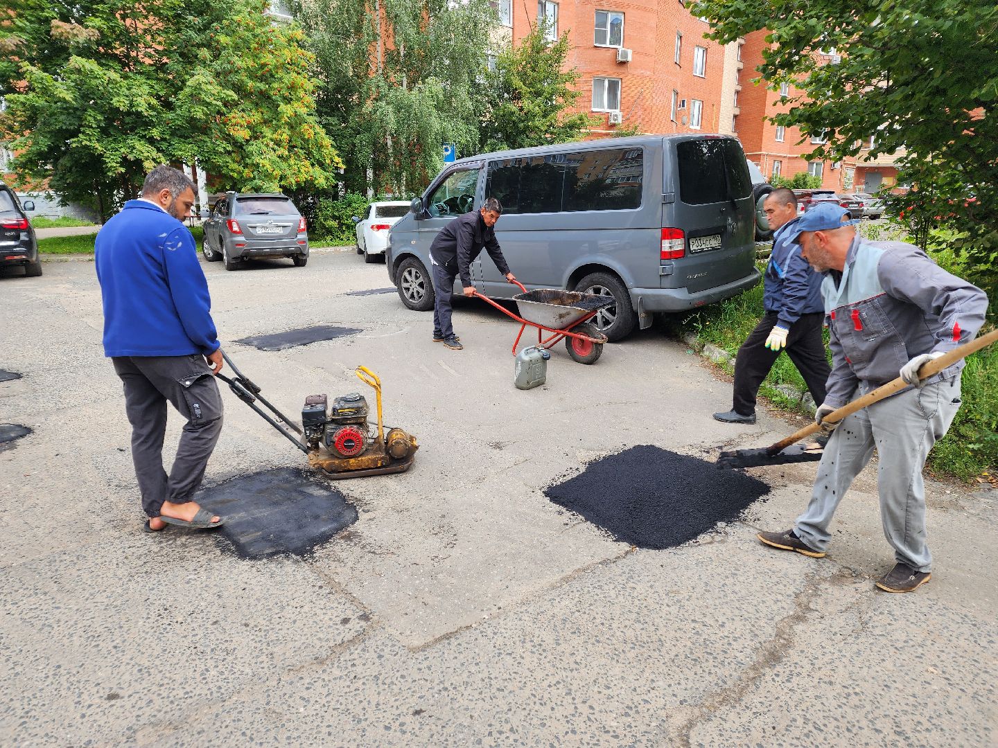 чехов, улица чехова, проезды и проходы во дворах, ямочный ремонт, текущий ремонт дорог, обращения жителей, портал добродел, администрация чехова, мбу чеховское благоустройство,