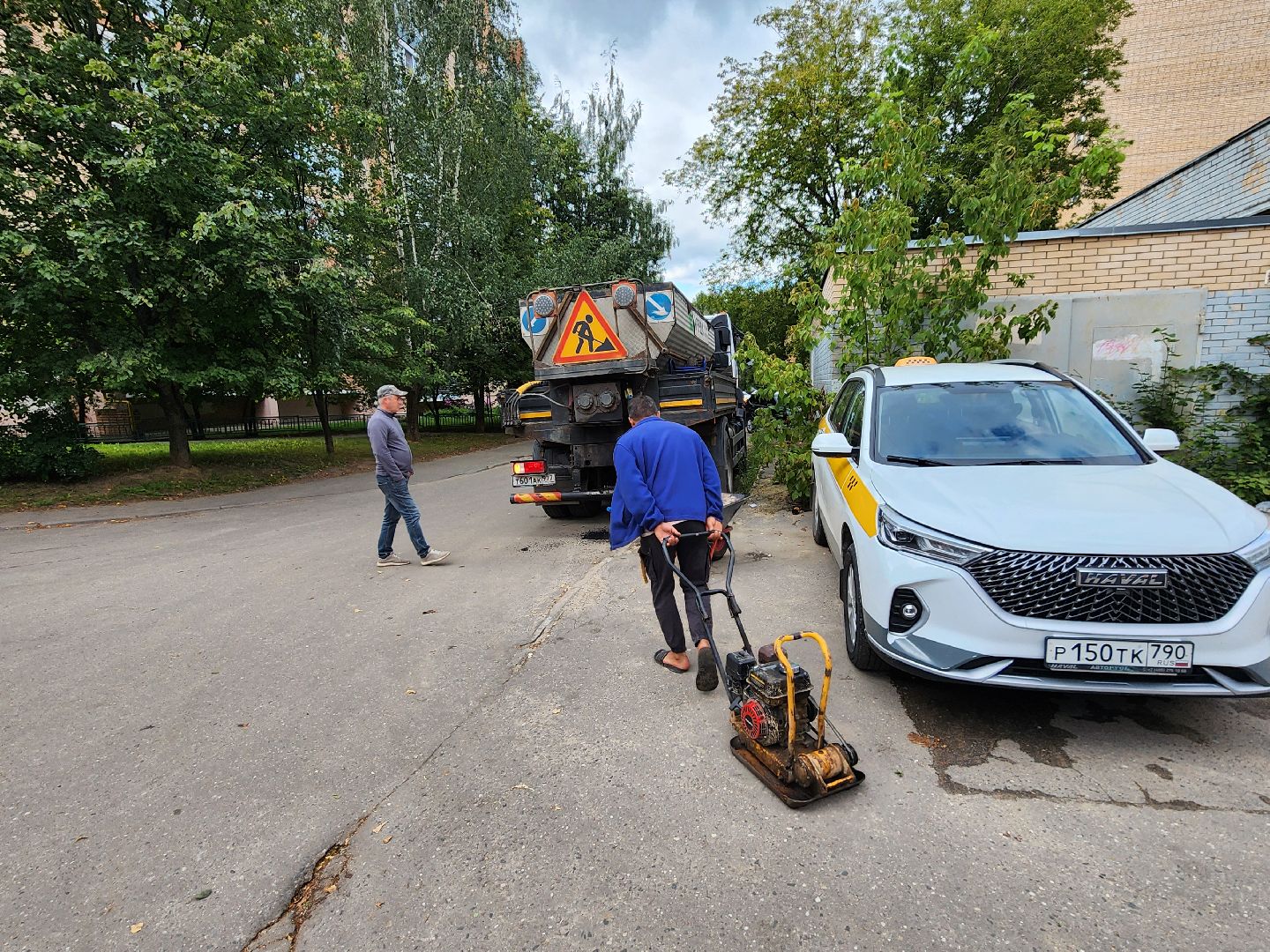 чехов, улица чехова, проезды и проходы во дворах, ямочный ремонт, текущий ремонт дорог, обращения жителей, портал добродел, администрация чехова, мбу чеховское благоустройство,