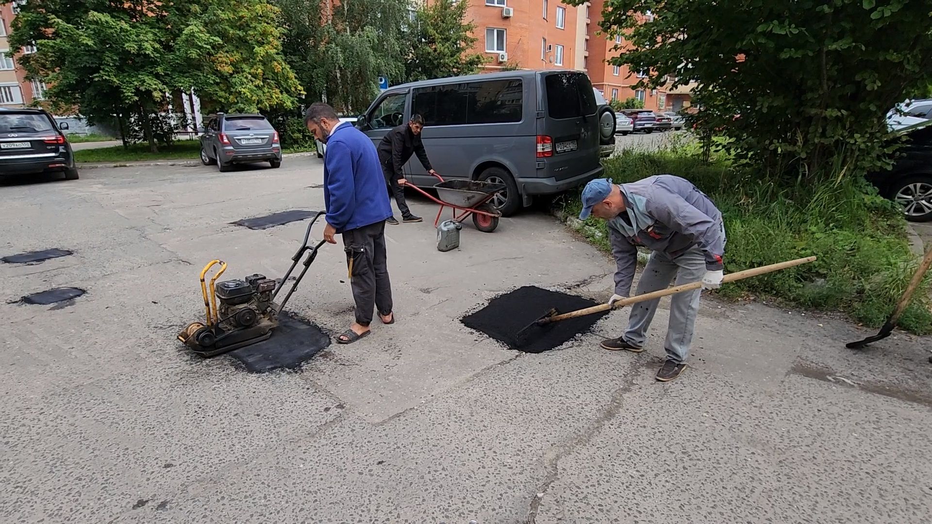 чехов, улица чехова, проезды и проходы во дворах, ямочный ремонт, текущий ремонт дорог, обращения жителей, портал добродел, администрация чехова, мбу чеховское благоустройство,