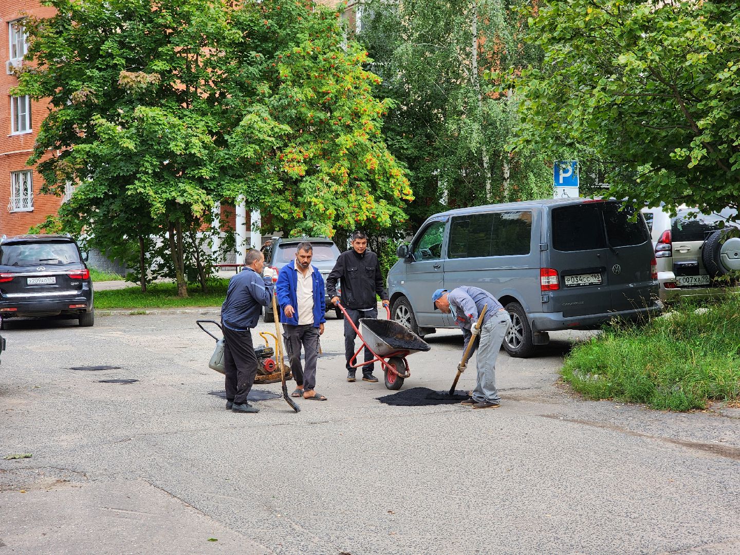 чехов, улица чехова, проезды и проходы во дворах, ямочный ремонт, текущий ремонт дорог, обращения жителей, портал добродел, администрация чехова, мбу чеховское благоустройство,