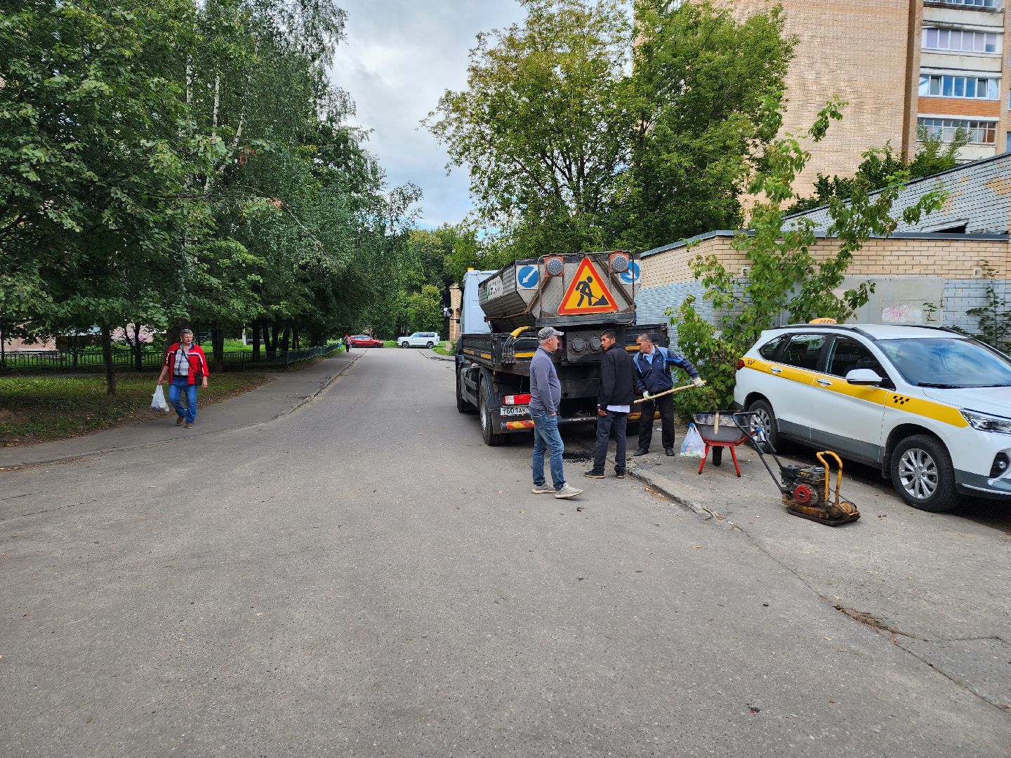 чехов, улица чехова, проезды и проходы во дворах, ямочный ремонт, текущий ремонт дорог, обращения жителей, портал добродел, администрация чехова, мбу чеховское благоустройство,