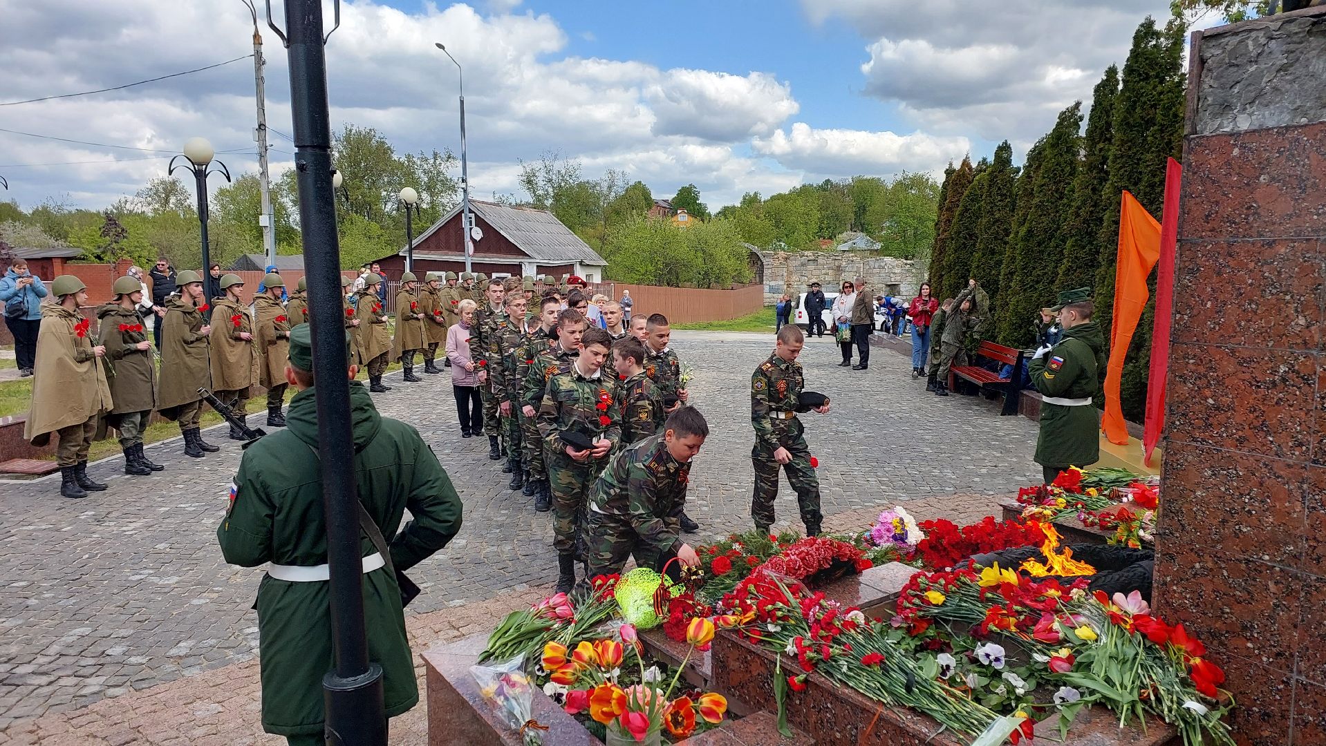 соборная гора, серпухов, день победы, памятник воину, вечный огонь, волонтеры, вов,