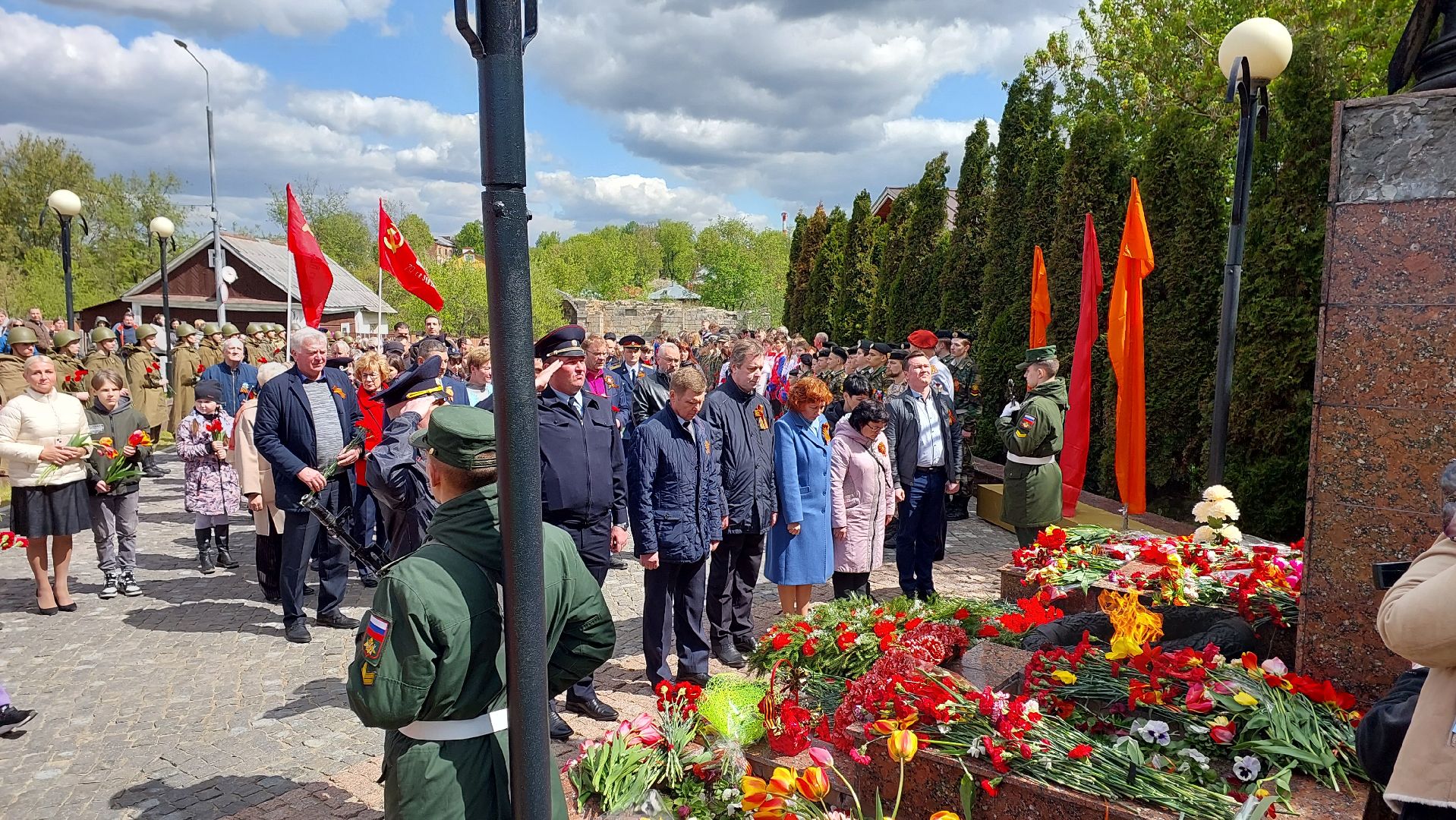 соборная гора, серпухов, день победы, памятник воину, вечный огонь, волонтеры, вов,