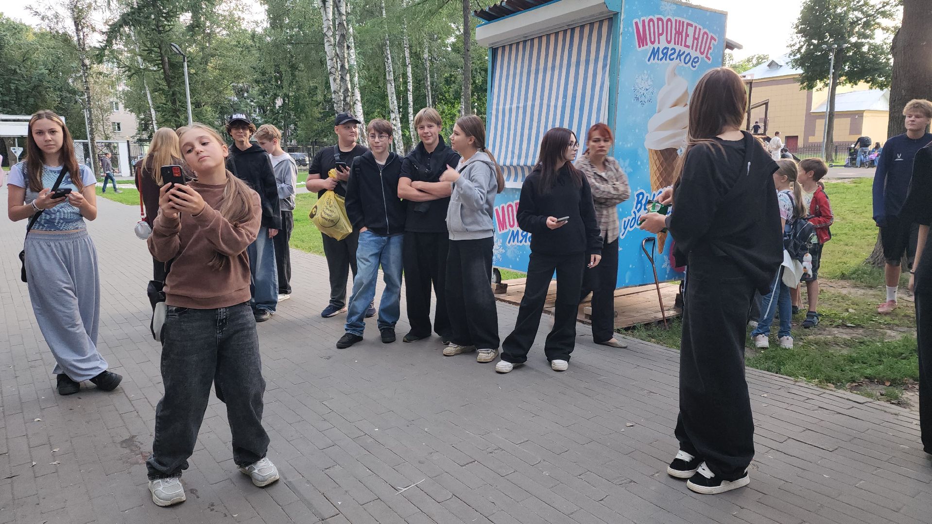 вертикалки, центральный парк, пушкино, певица, песни и танцы, музыка под открытым небом,подростки,хиты прошлых лет,музыка на воздухе,