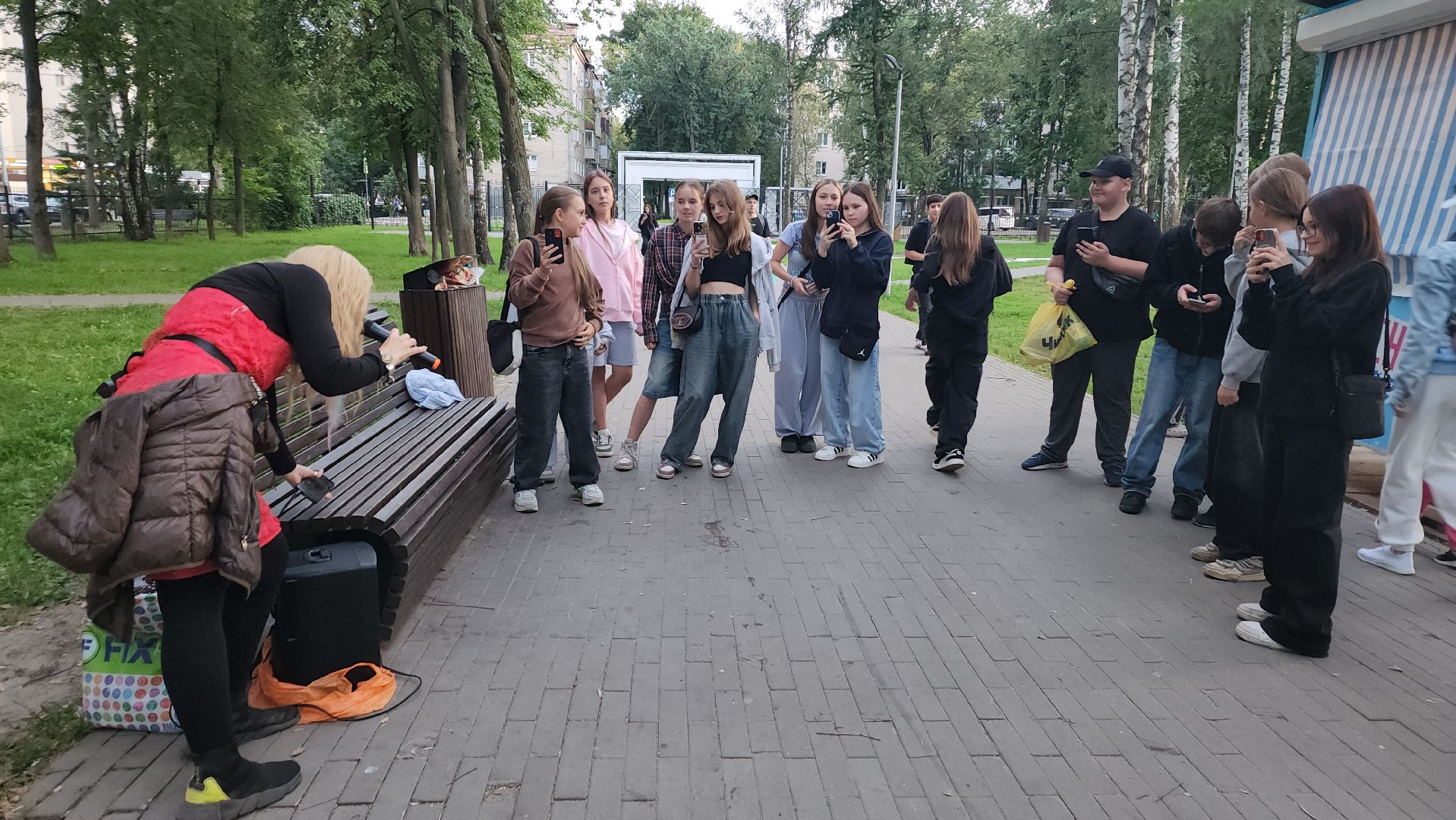 вертикалки, центральный парк, пушкино, певица, песни и танцы, музыка под открытым небом,подростки,хиты прошлых лет,музыка на воздухе,